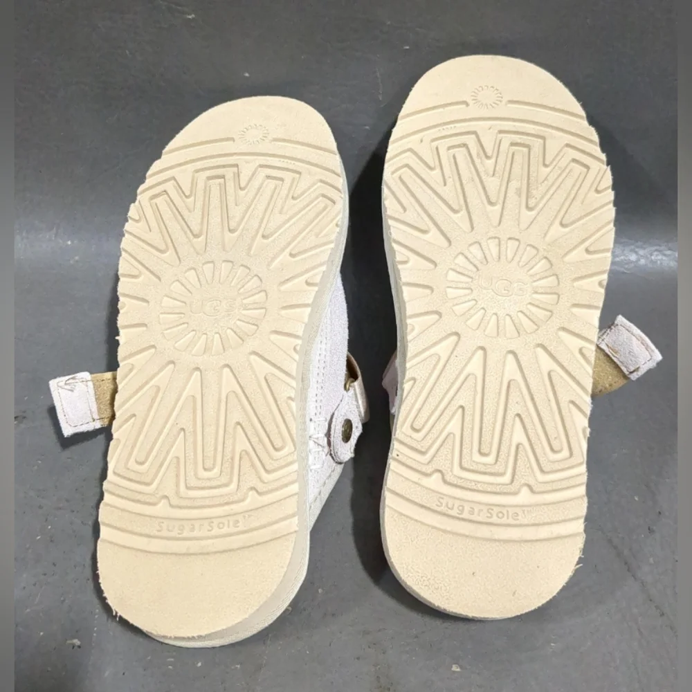 UGG Goldencoast Clog II Wmn's Slip-Ons Size US 9 Like New MSRP $130 - Picture 7 of 9